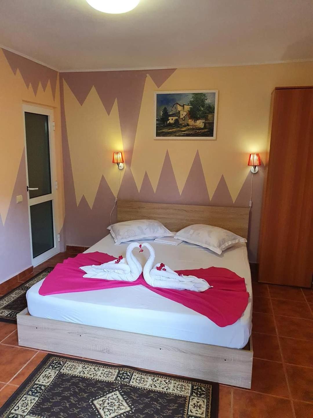 Отель Vila Robert Schitu Экстерьер фото